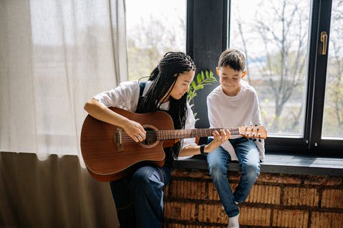 独居男子吉他谱 C调六线谱_附前奏_沈以诚