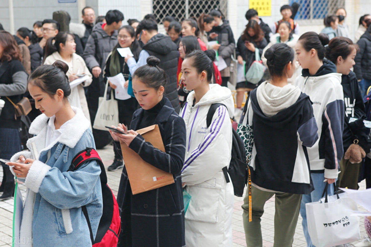 流行歌曲钢琴谱_钢琴谱流行歌曲初学者_钢琴谱流行歌曲五线谱