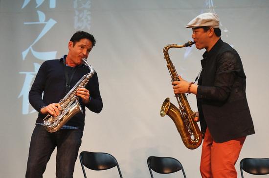 Dave Koz(戴夫·考兹)、杜银鲛合奏《哈密瓜岛》