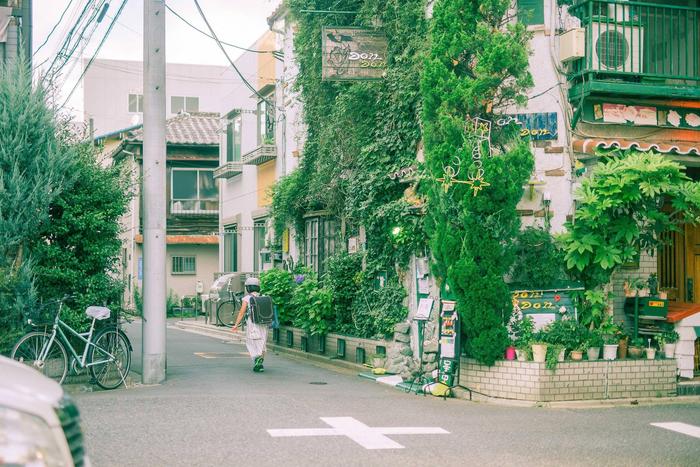 《风居住的街道》，可以无限循环而永不厌听，百转千回又荡气回肠