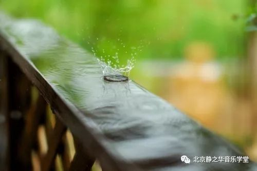 吉他古典雨滴曲谱简谱_古典吉他曲雨滴_吉他古典雨滴曲谱教学