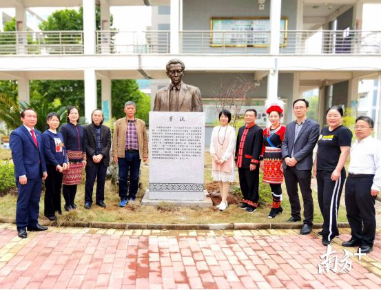 瑶族长鼓舞钢琴曲_钢琴演奏瑶族长鼓舞_瑶族长鼓舞钢琴版