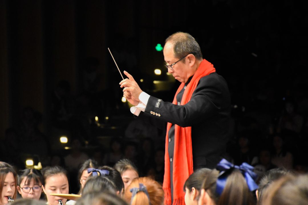 圆号好学还是萨克斯好学_萨克斯圆号合奏歌曲谱子_圆号和萨克斯哪个好听