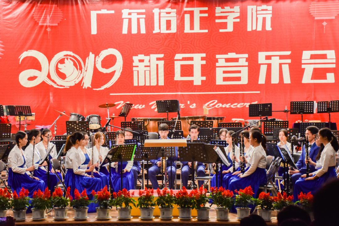 圆号和萨克斯哪个好听_萨克斯圆号合奏歌曲谱子_圆号好学还是萨克斯好学