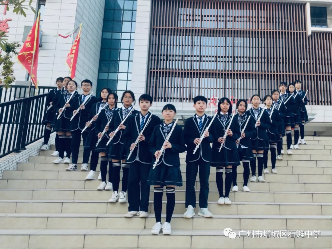 音乐天空萨克斯教学_萨克斯演奏天空_萨克斯曲谱天空之城