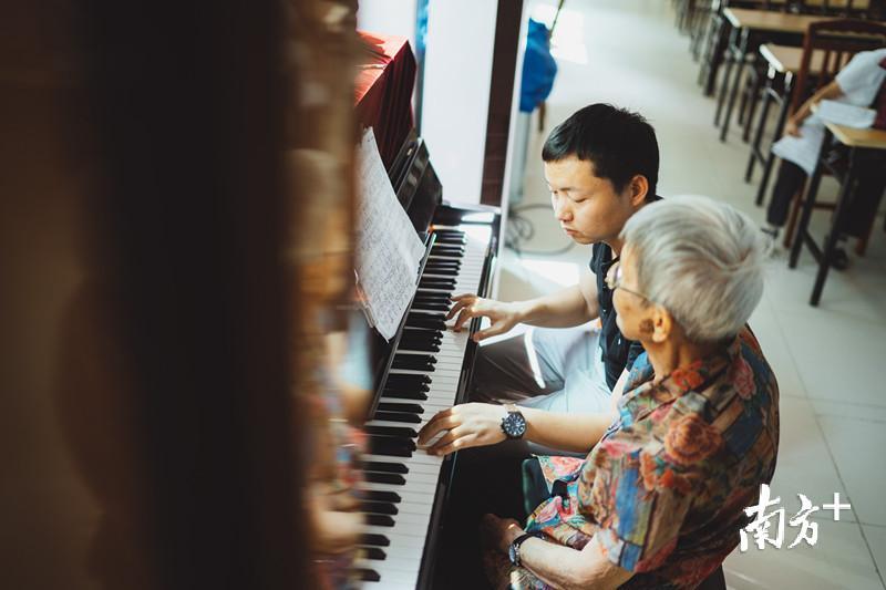 爱丽丝钢琴曲视频_致爱丽丝钢琴曲_致爱丽丝的钢琴曲