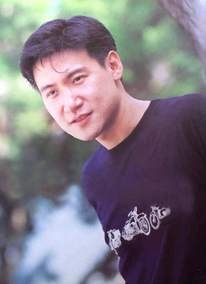 刘德华30年前唱歌曲曲谱_刘德华唱歌曲曲谱前年的歌_刘德华歌曲歌谱