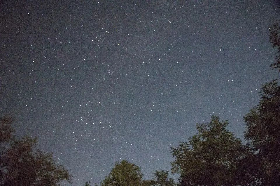 晚安曲 | 一首《夜空的寂静》静谧舒缓，拥抱宁静夜色