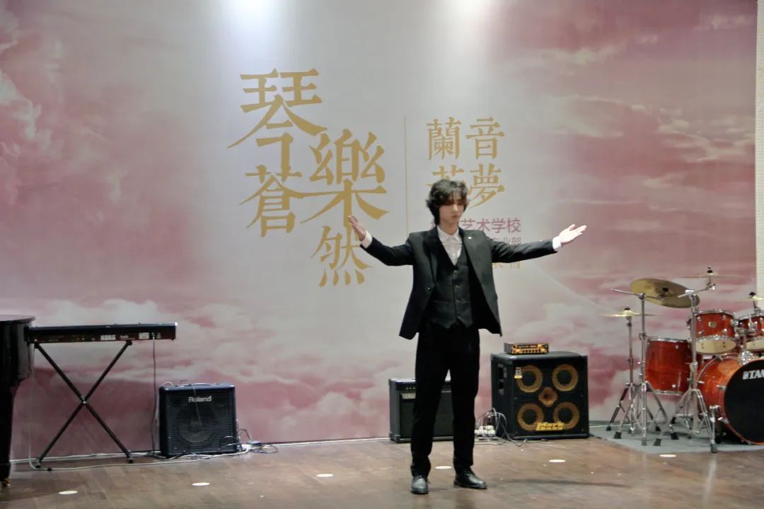 萨克斯迎宾曲_迎宾曲萨克斯演奏_迎宾曲萨克斯独奏