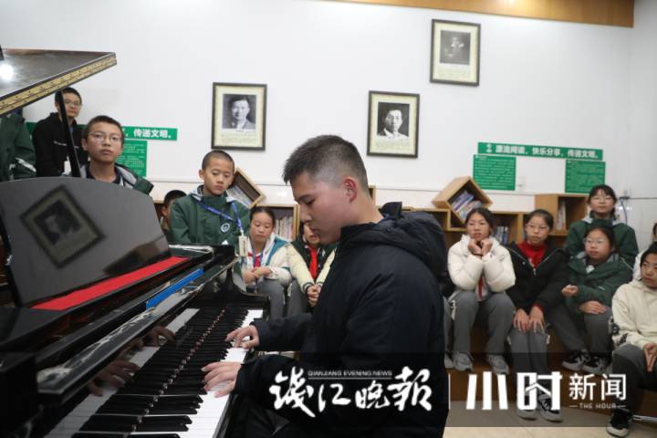 街舞钢琴曲怎么编_钢琴街头演奏_钢琴街舞曲编曲是谁