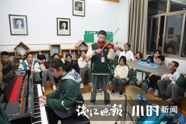 钢琴街头演奏_钢琴街舞曲编曲是谁_街舞钢琴曲怎么编