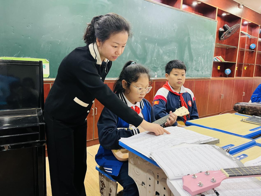 尤克里里初步教学视频_尤克里里初步教学_尤克里里初学教学