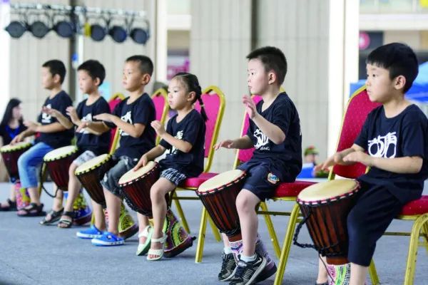 降低成本——解决琴行与校合作最大难题，详解非洲鼓如何进驻幼儿园