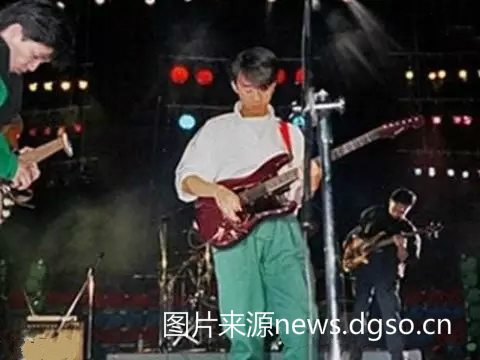 黄家驹英文歌曲曲谱图片_英文版歌谱_好听的英文歌曲琴谱