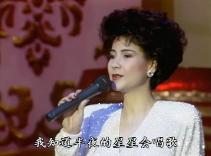 刘德华歌曲年表_刘德华40年前唱歌曲曲谱_刘德华唱歌曲曲谱前年的歌