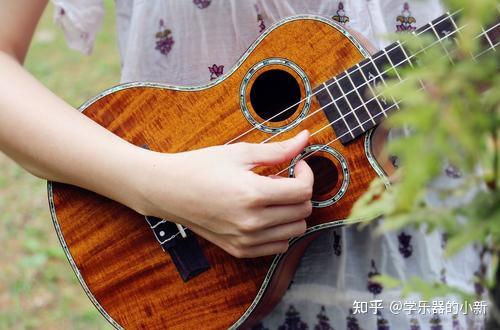 尤克里里低音5怎么弹_尤克里里低音sol_尤克里里低音指法