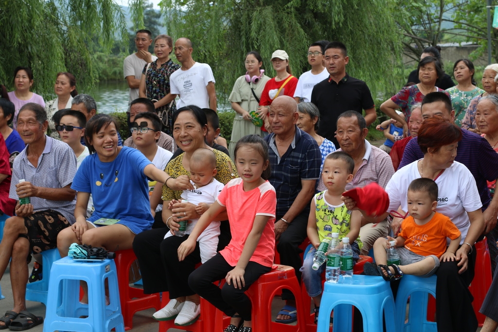 民族音符扎根中国乡村 川音“大地艺术季”走进龙泉驿