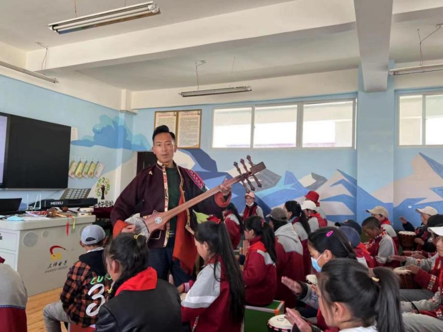 美好学校 ▏天空之城一位热爱音乐的“跨界“老师