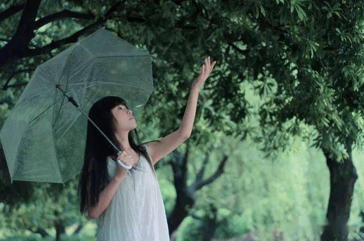 萨克斯曲在雨中_萨克斯雨中曲谱_雨中的萨克斯