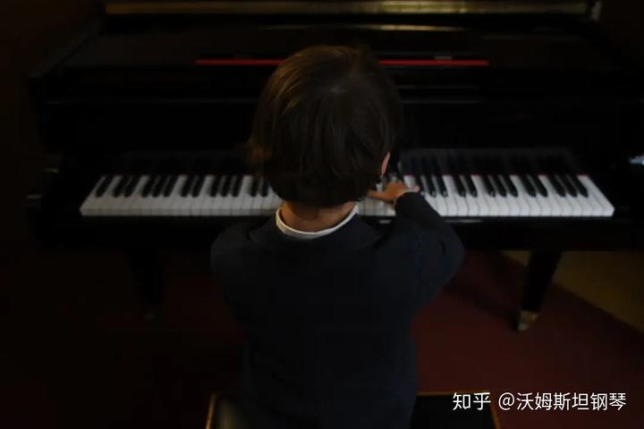 入门钢琴曲谱教学_入门钢琴曲谱_入门钢琴曲谱卡农