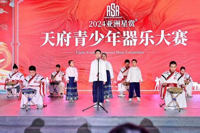 街舞钢琴曲怎么编_钢琴街头演奏_钢琴街舞曲编曲是谁