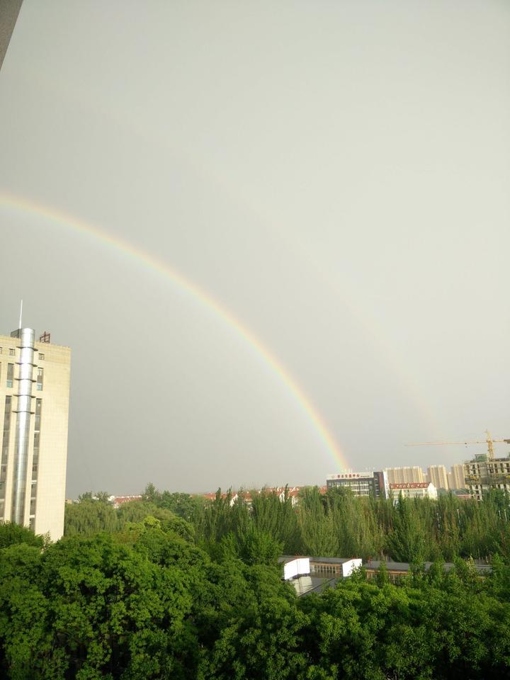 钢琴曲雨中漫步_雨中漫步钢琴曲_雨中漫步钢琴教学视频