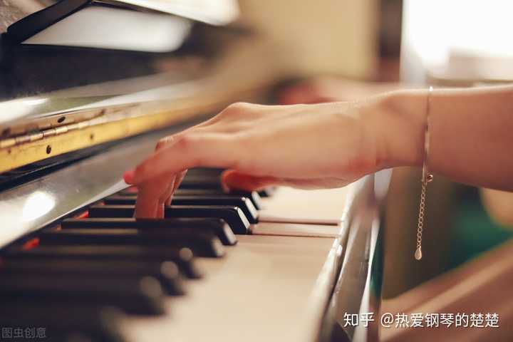 钢琴恐怖曲编剧是谁_恐怖钢琴曲怎么编_恐怖钢琴曲