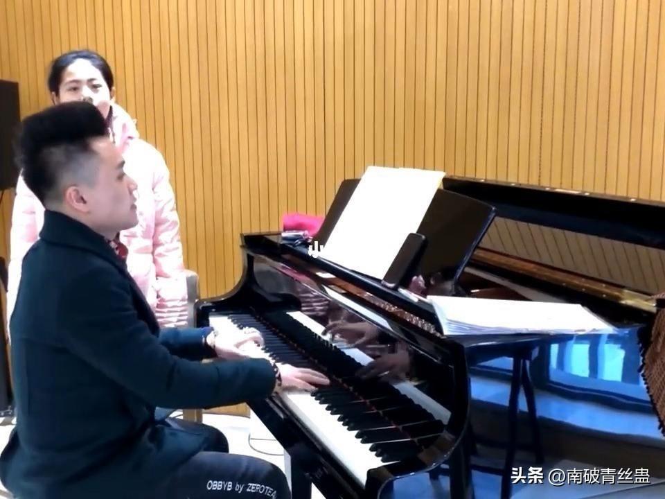 钢琴曲编写技巧_怎么用钢琴编配一首歌旋律_钢琴曲自己怎么编的歌词