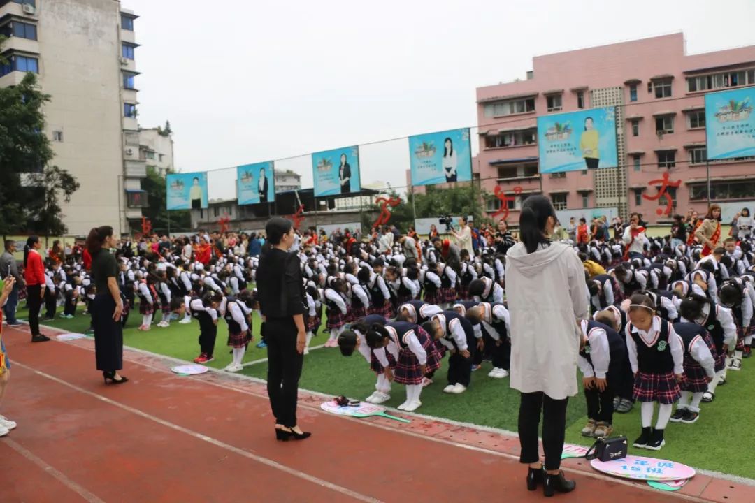 尤克里里教学内容简介_尤克里里教学班_尤克里里30节课教案