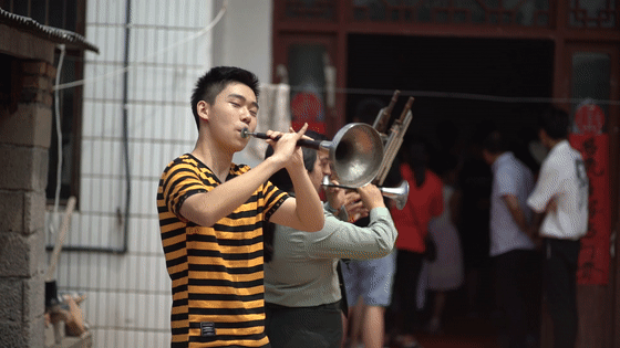 笛子少年壮志不言愁_高原驿站吹笛子少年_少年笛子普